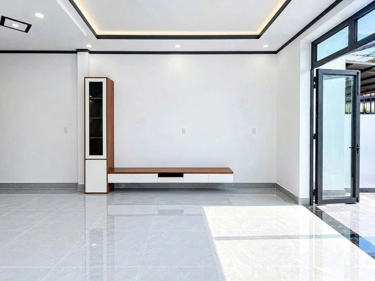 Bán nhà 1 trệt 1 lầu 4PN 105m² gần Đồng Khởi, Quận 1 - Ảnh thu nhỏ 2