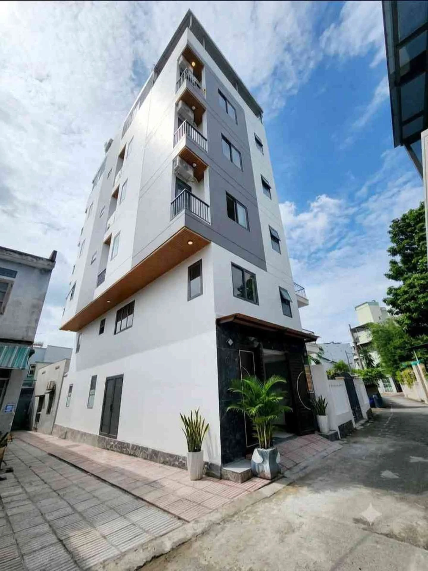 Bán căn hộ dịch vụ 15 phòng hẻm xe hơi 99,1m² gần Làng Đại học Quốc gia, Thủ Đức - Ảnh 1