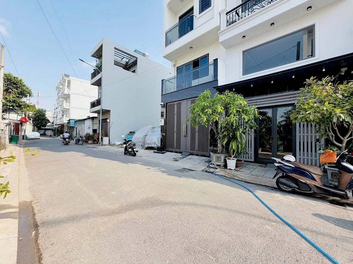 Nhà phố 4x14m, 4 phòng ngủ, chợ Cầu Quang Trung, Quận 7 - Ảnh 1