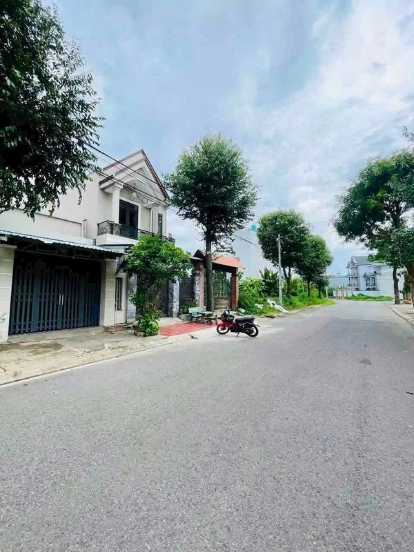 Bán nhà 1 trệt 1 lầu 90m2, 3PN, sổ hồng riêng, QL50 Tân Kim, Cần Giuộc, Long An