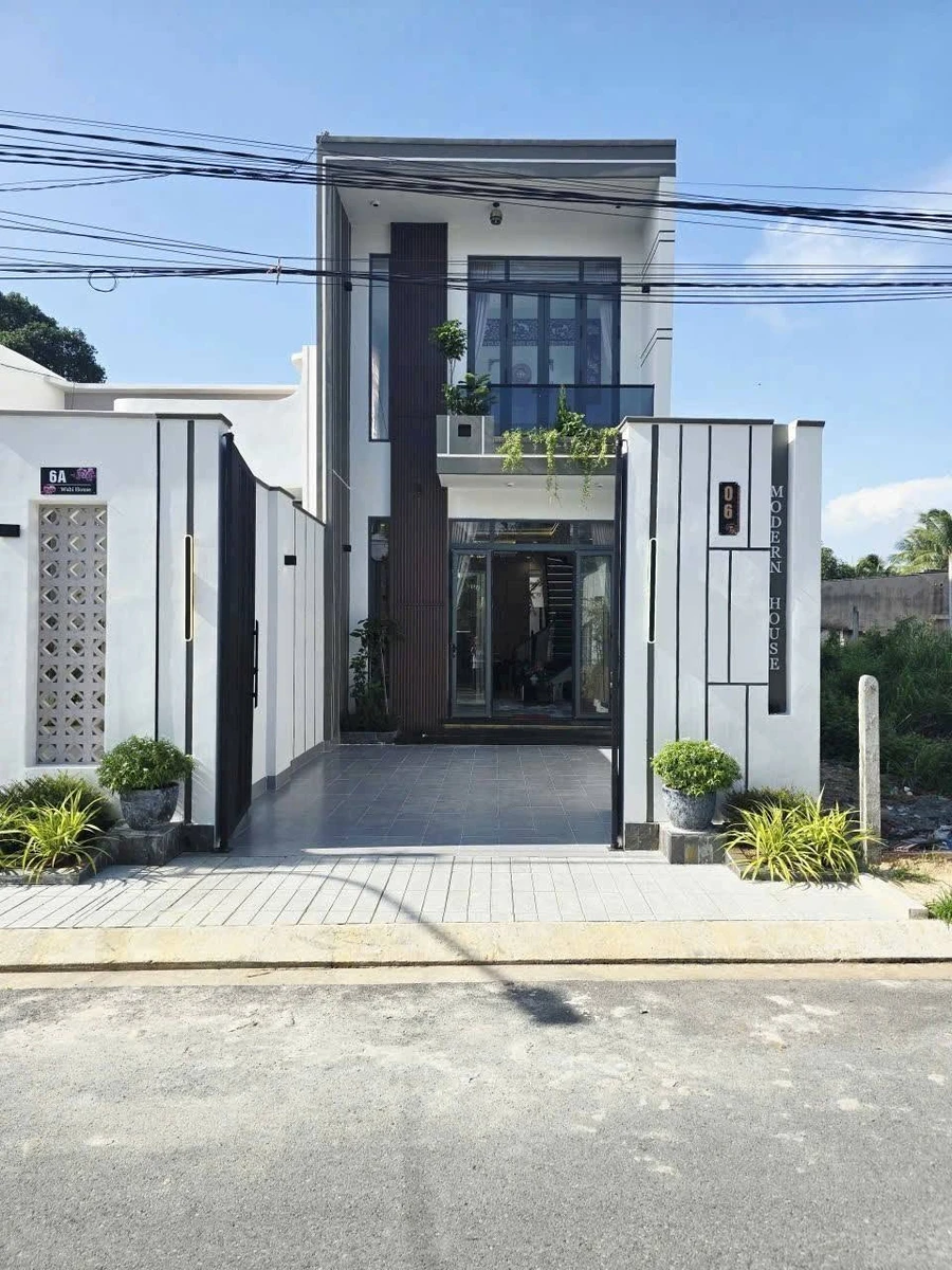 Bán nhà 1 trệt 1 lầu 5x23m, 3PN 4WC, full nội thất, hẻm 86 Trần Phú, Long Hoa, Tây Ninh - Ảnh 1
