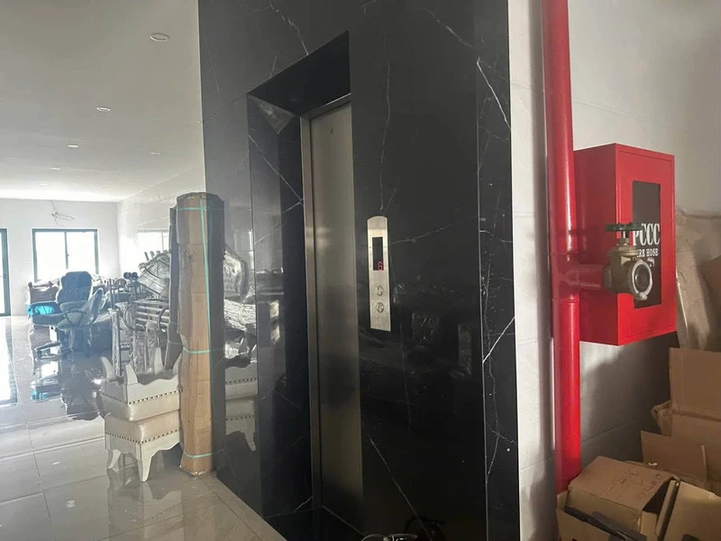 Bán nhà mặt tiền 1 trệt 2 lầu có thang máy 240m2 tại Hòa Long, Bà Rịa