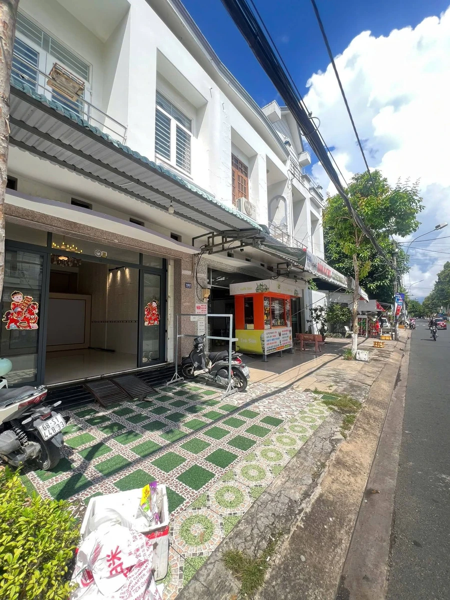 Cho thuê nhà 5x25m, 3 phòng ngủ tại Phạm Hùng, Kiên Giang - Ảnh 1