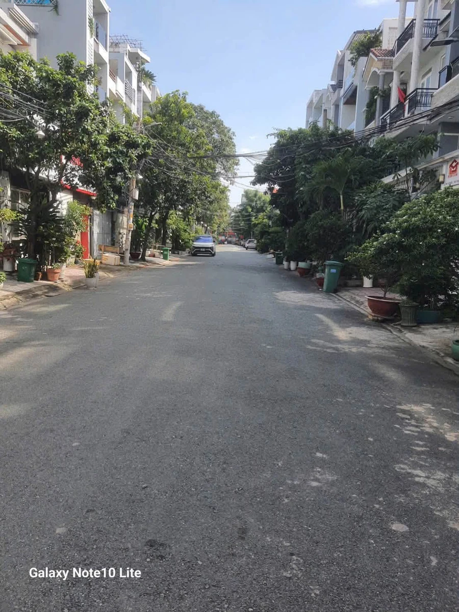 Bán nhà mặt tiền Quận 7, KĐT Nam Long 99m2, giá 13.5 tỷ - Ảnh 1