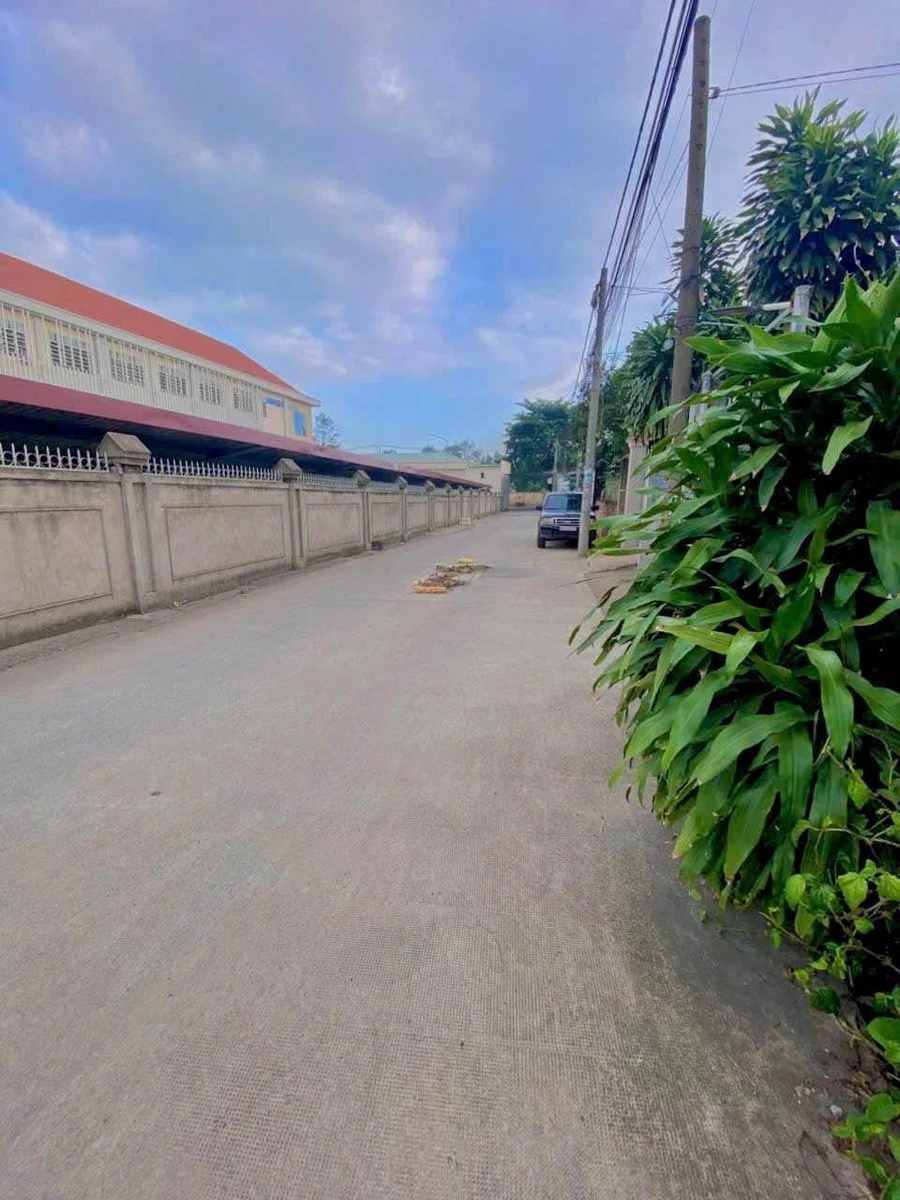 Bán đất mặt tiền trường học Tân Phong 148m² sổ riêng 4 tỷ - Ảnh 1