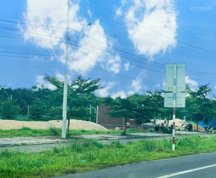 Cắt lỗ hơn 100tr - chủ sang nhanh lô Mega City chỉ 320tr - sát công viên, sổ sẵn. LH: 0919 832 ***