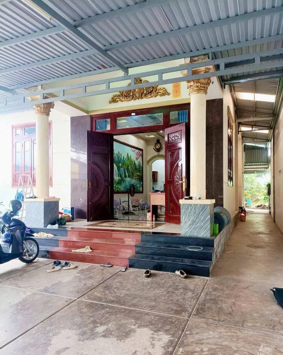 Bán biệt thự sân vườn 350m2, 3 phòng ngủ gần chợ Dĩ An, giá 9,95 tỷ - Ảnh thu nhỏ 2