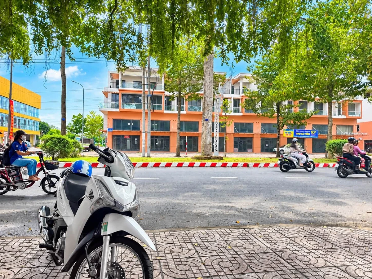 Bán nhà thô 3,5 tầng mặt tiền Võ Nguyên Giáp Trà Vinh 7,4 tỷ - Ảnh 1