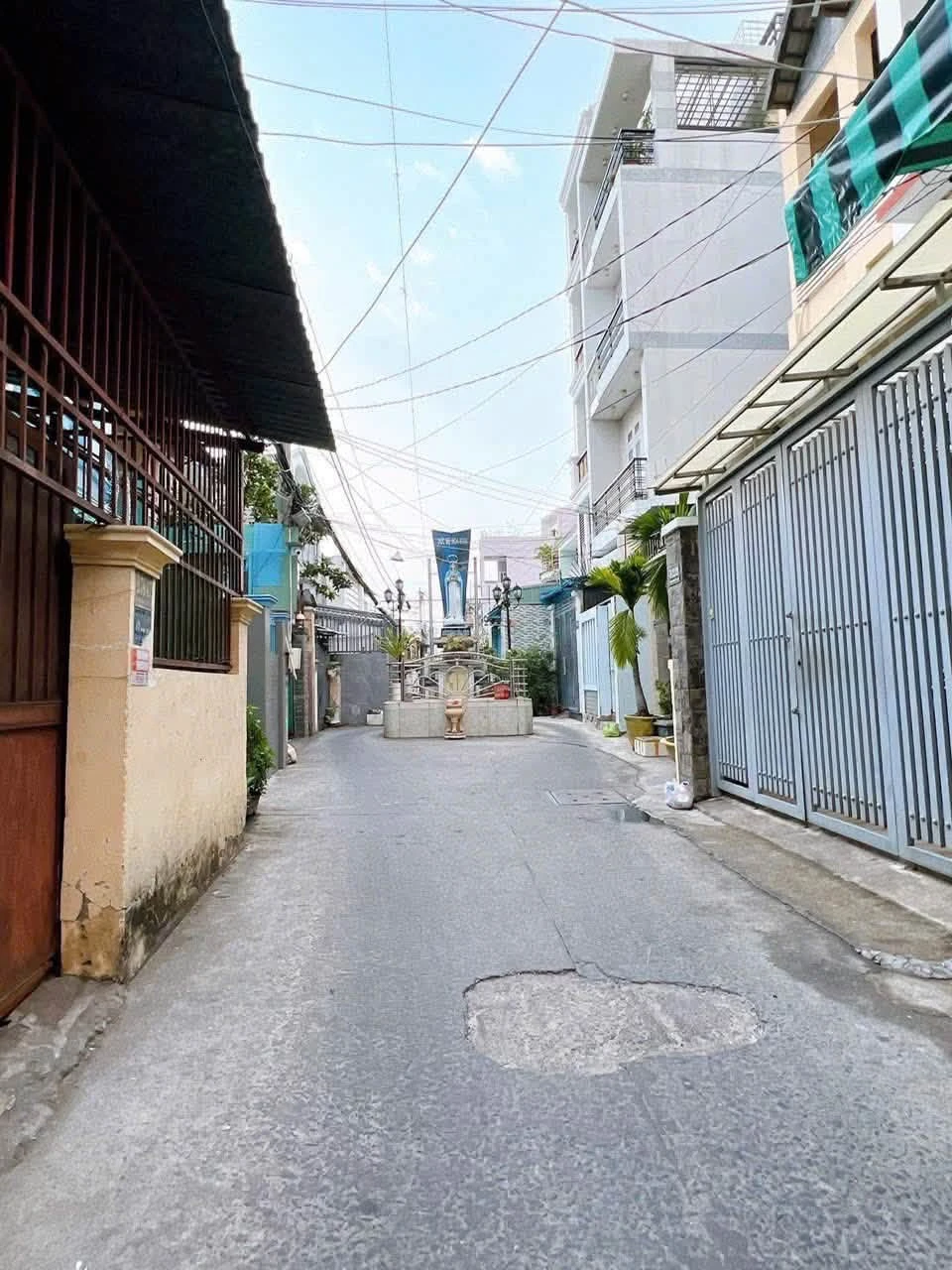 Bán nhà hẻm 79m2, 1 trệt 2 lầu, 5PN gần Nhà Thờ Xóm Chiếu, Phường 16, Quận 4 - Ảnh 1
