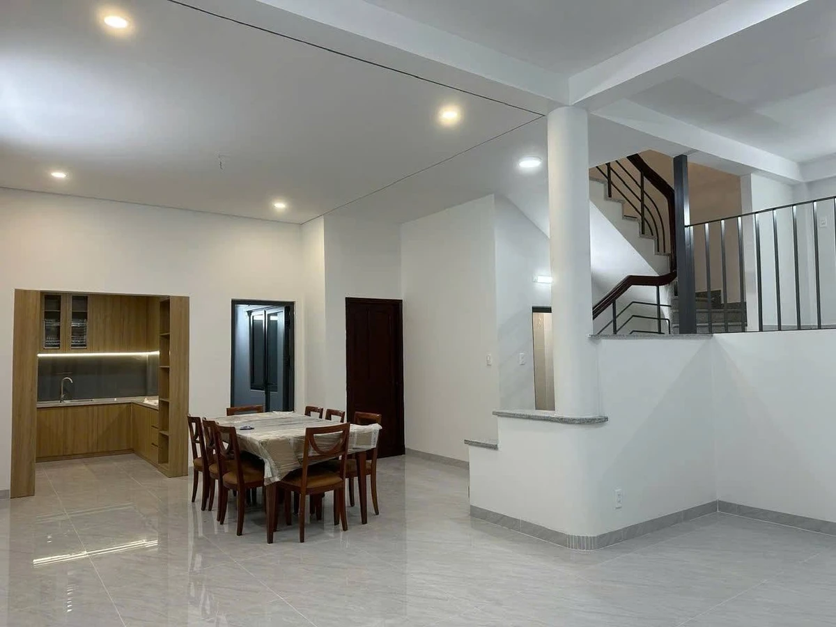 Bán biệt thự 3 tầng 8x16m khu sân bay Tân Sơn Nhất giá 22 tỷ - Ảnh thu nhỏ 2
