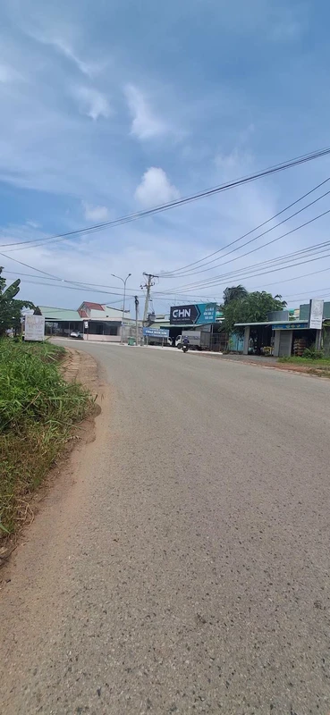 Bán đất 600m2 có 300m2 thổ cư tại Hàm Mỹ, lô 2 đường nhựa Phú Phong, giá 550 triệu