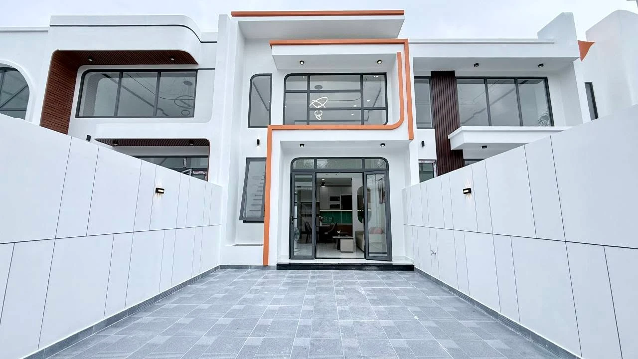 Bán nhà lầu lửng 5x20m, 3 phòng ngủ, 2 toilet, tặng nội thất tại Long Khánh, Đồng Nai - Ảnh 1