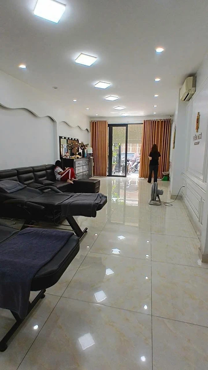 Bán nhà 1 trệt 2 lầu mặt tiền gần chợ Tân Phong, Biên Hòa, 74.5m2, giá 4,9 tỷ - Ảnh thu nhỏ 4