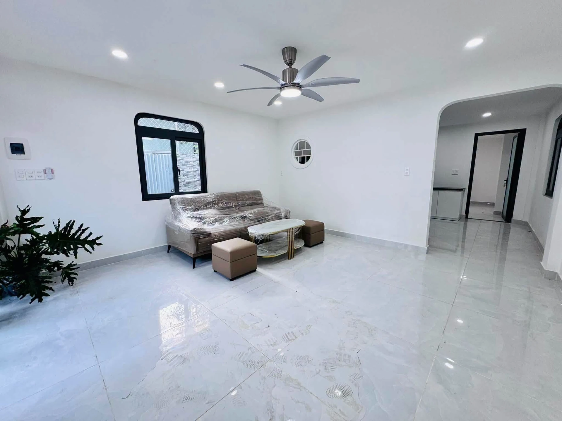 Bán nhà 2 tầng mới full nội thất 72m2, 3PN, đường Nguyễn Thiện Thuật, Bình Thạnh - Ảnh 1
