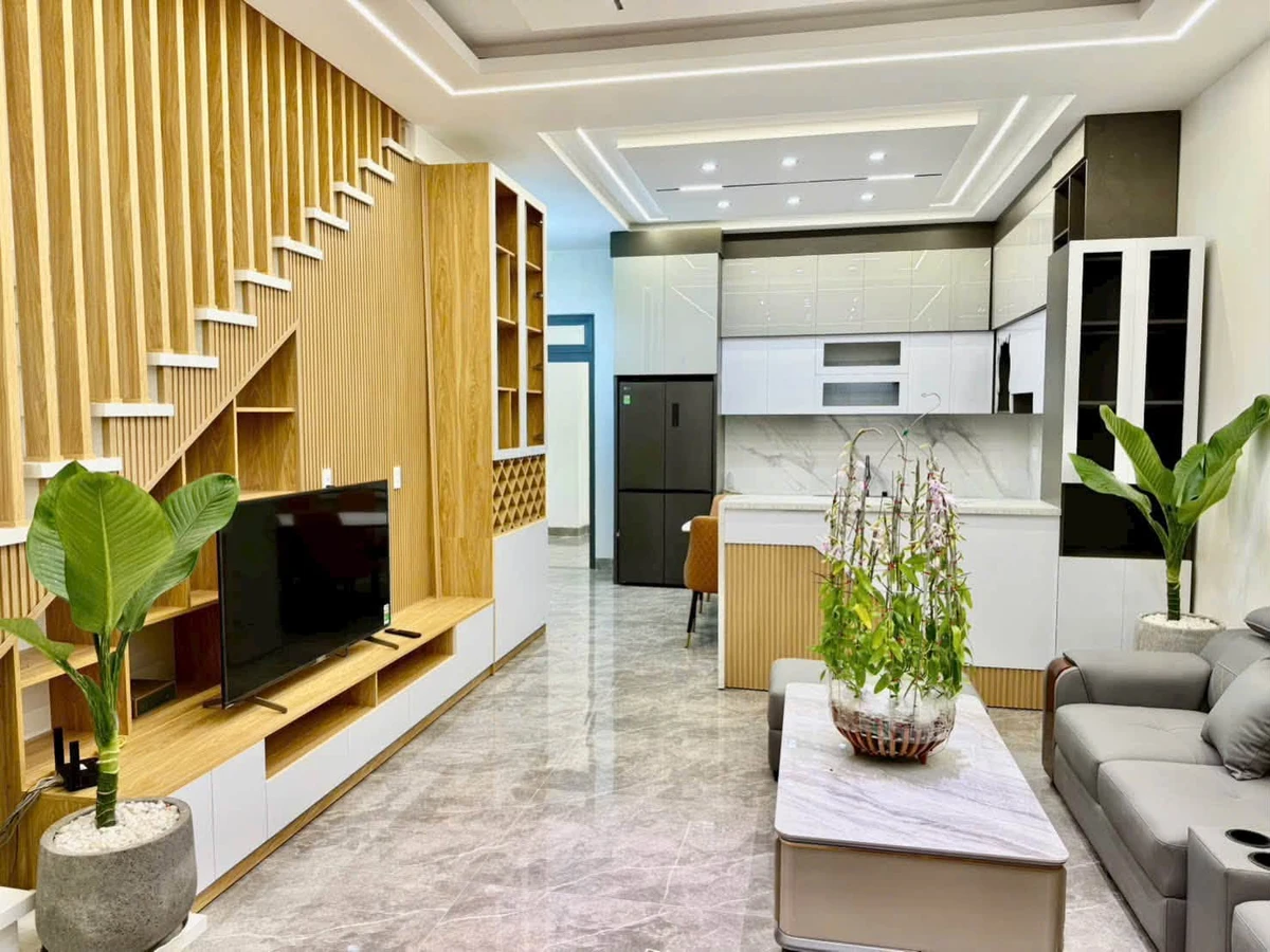 Bán nhà mặt tiền đường Cổ Loa, Đà Lạt, 73m², 5 phòng ngủ, full nội thất, giá 8,9 tỷ - Ảnh thu nhỏ 2