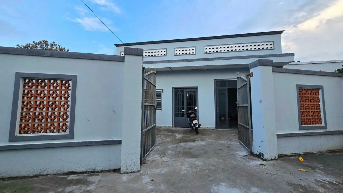 Bán nhà 2 mặt tiền 421,7m² 7 phòng ngủ kế chợ Sơn Đông Bến Tre - Ảnh 1