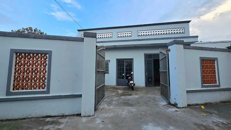 Bán nhà 2 mặt tiền 421,7m² 7 phòng ngủ kế chợ Sơn Đông Bến Tre