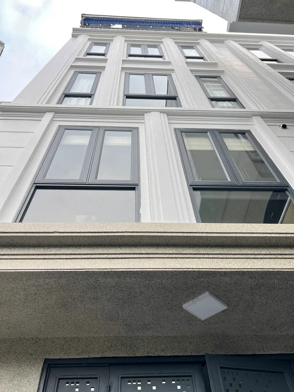 Bán nhà 4 tầng duplex 45,5m2 mặt tiền 4,7m phố Hồ Sen, Miếu Hai Xã