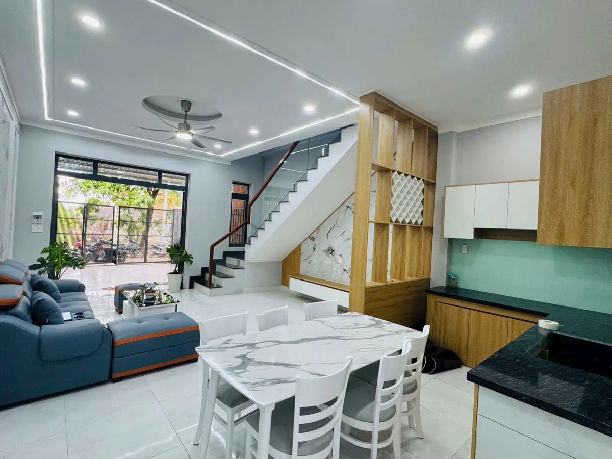 Bán nhà trệt lầu 3PN 100m2 khu phố 2, Phường Tân Định, Bến Cát, Bình Dương - Ảnh thu nhỏ 2