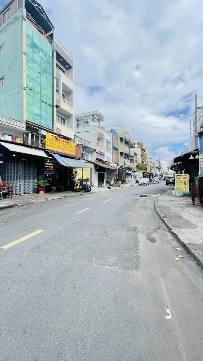 Bán nhà mặt tiền đường 3 Tháng 2, Quận 11, 70m2, 2 tầng, giá 13,5 tỷ - Ảnh 1