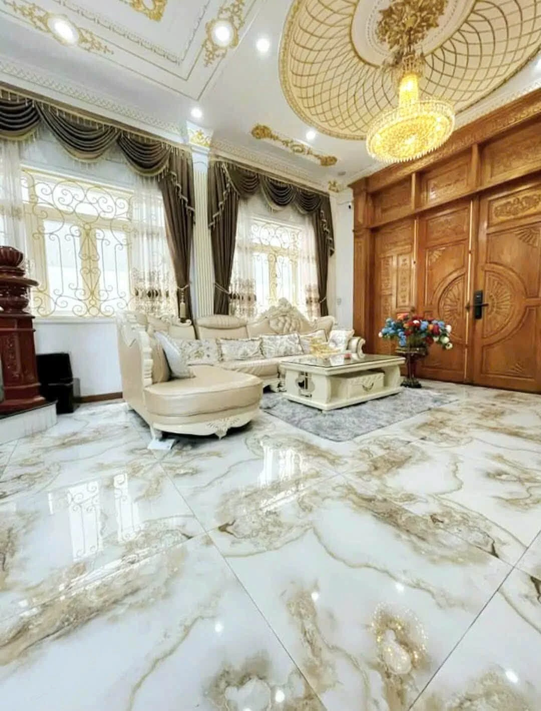 Bán nhà mặt tiền kinh doanh 4 tầng 5PN, 126m² Quận 7 - Ảnh 1
