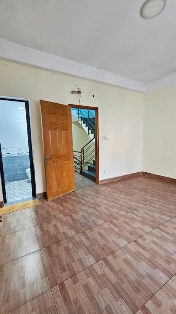 Bán nhà mặt tiền kinh doanh 100m2, 4 tầng, 5PN, gần Emart Gò Vấp - Ảnh thu nhỏ 5