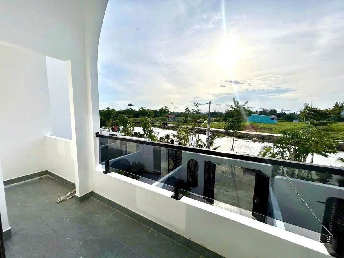 Bán nhà 1 trệt 1 lầu 145m² view sông Bến Lức - Ảnh thu nhỏ 3