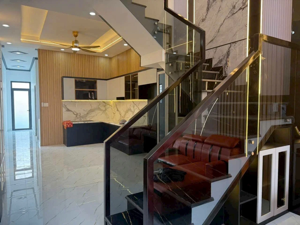 Bán nhà mặt tiền đường Lương Văn Tiên, 4x27m, 1 trệt 1 lầu 4PN, gần Ngã Tư Gia Bảo, Cần Giuộc - Ảnh thu nhỏ 3