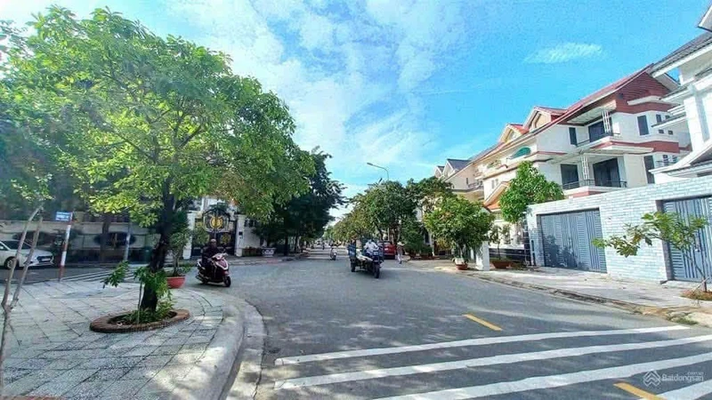Bán nhà phố 4 tầng 24m² Mê Linh trung tâm, 1,884 tỷ film