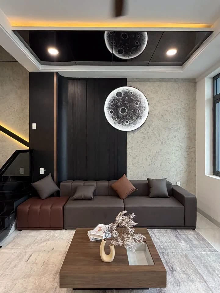 Nhà phố mặt tiền Long Khánh, 100m², 3 phòng, 2 tỷ 3 - Ảnh 1