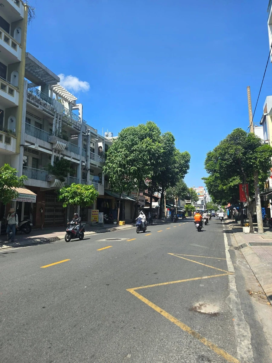 Bán nhà 2 mặt hẻm đường Hàn Hải Nguyên, Xóm Đất, Quận 11, 66,4m2, 4 tầng, giá hơn 10 tỷ - Ảnh 1