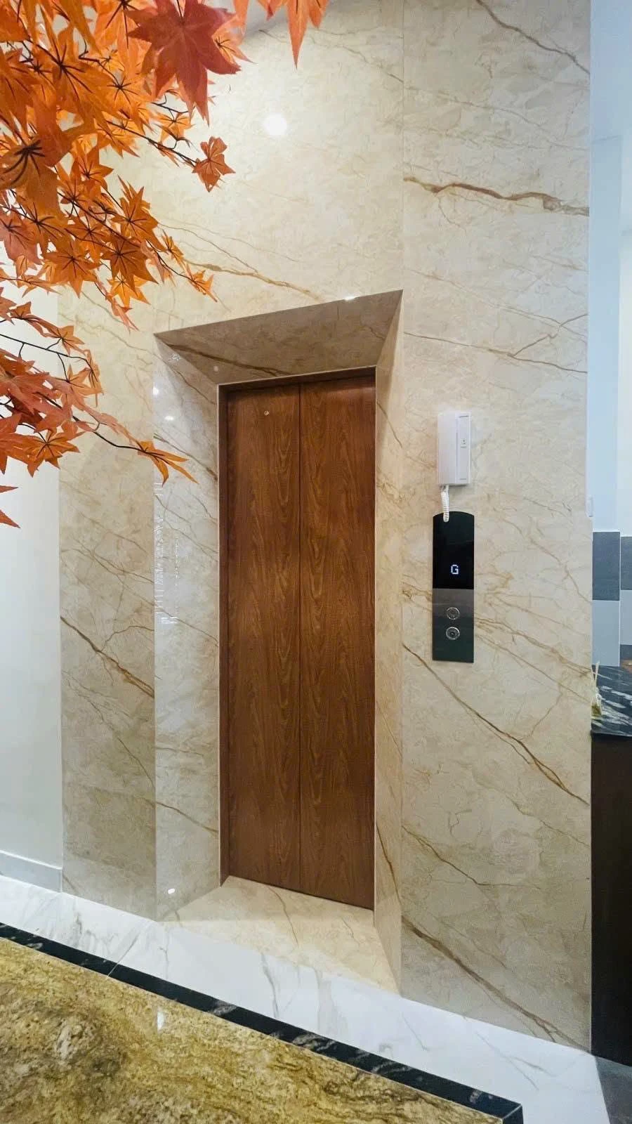 Bán nhà dịch vụ 105m2, 4 tầng, 10 phòng, thang máy, Quận 10 - Ảnh 1