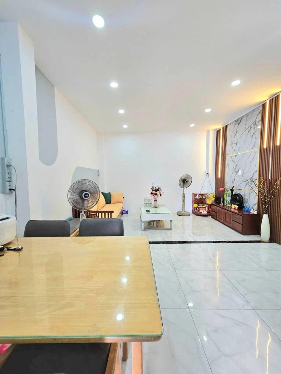 Bán nhà 2 tầng 40m2, 2PN Quận 1 trên 5 tỷ - Ảnh thu nhỏ 3