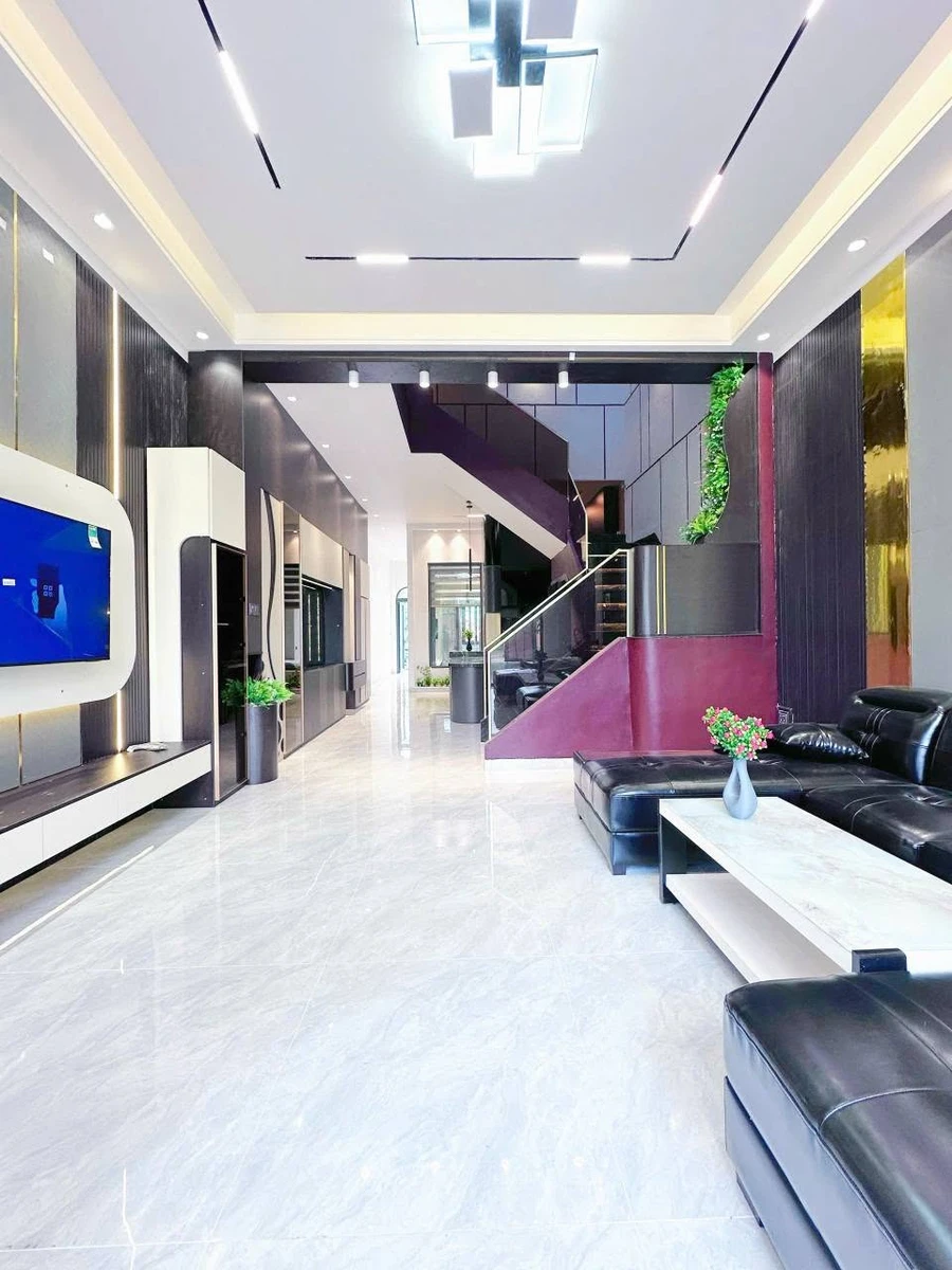 Bán nhà 1 trệt 1 lầu 250m² Y Wang, full nội thất, view suối - Ảnh thu nhỏ 2