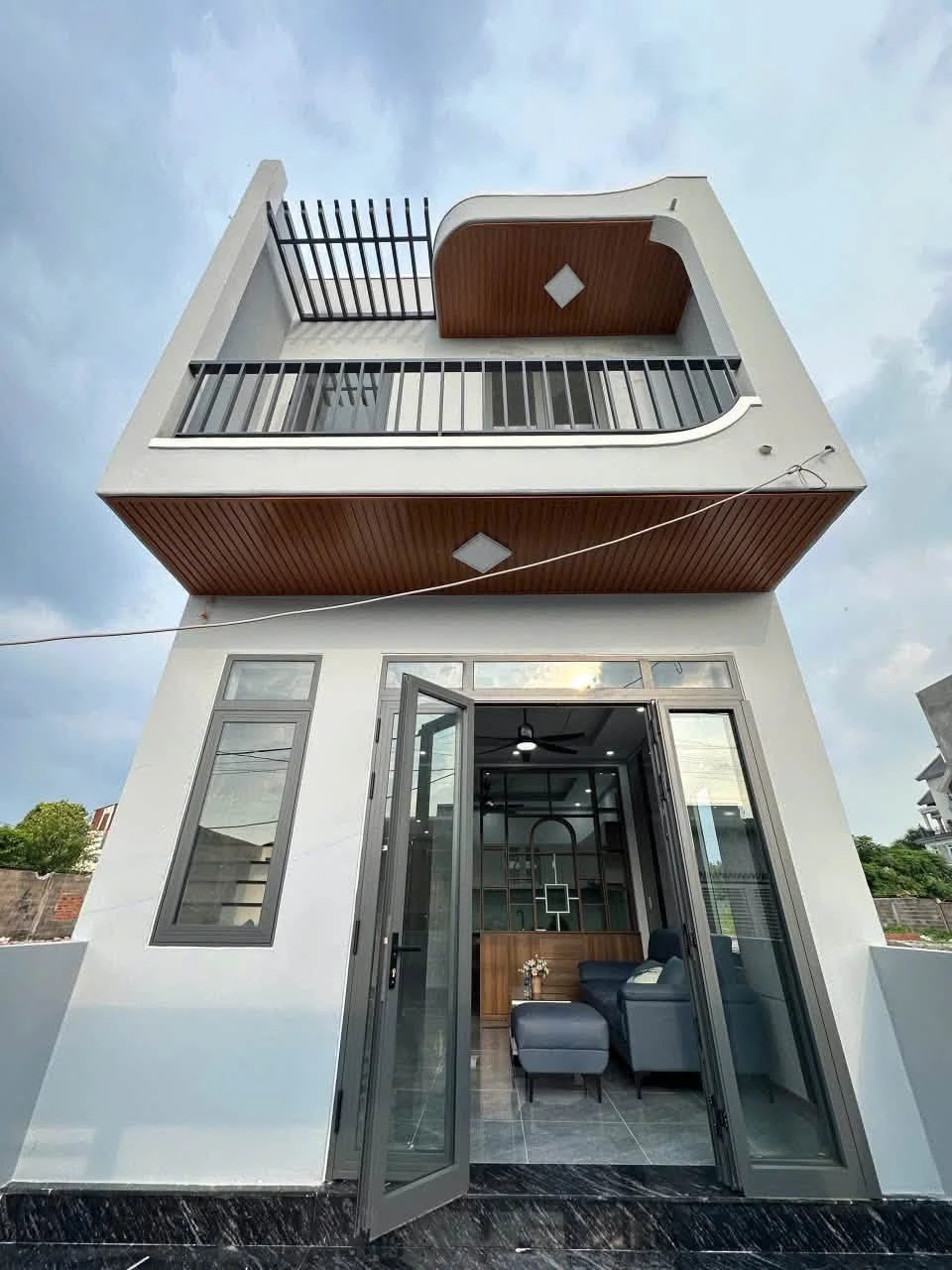 Bán nhà lầu 2MT 75m² gần trường mầm non Tinh Khôi - Ảnh 1