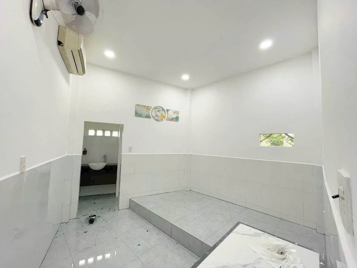 Bán nhà 1 trệt 1 lầu 88m2, 3 phòng ngủ, đối diện ủy ban xã Đức Hòa, giá 1,48 tỷ - Ảnh thu nhỏ 5