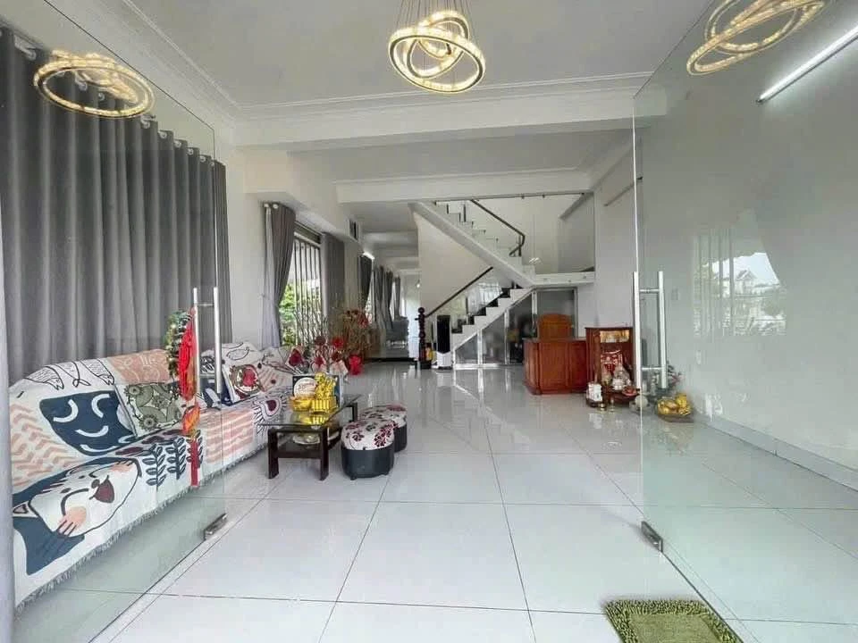 Bán nhà 1 trệt 1 lầu 2 mặt tiền 250m² Bến Lức - Ảnh thu nhỏ 5
