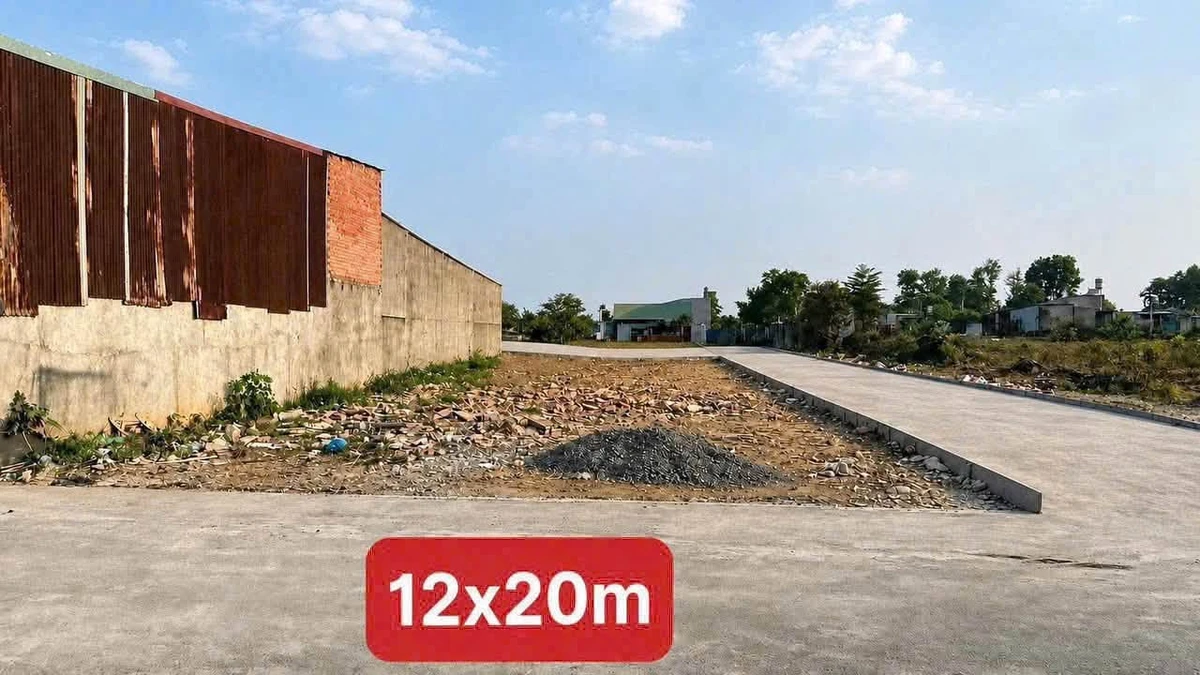 Bán đất góc 2 mặt tiền 240m² Đồng Khởi 2 tỷ - Ảnh thu nhỏ 2