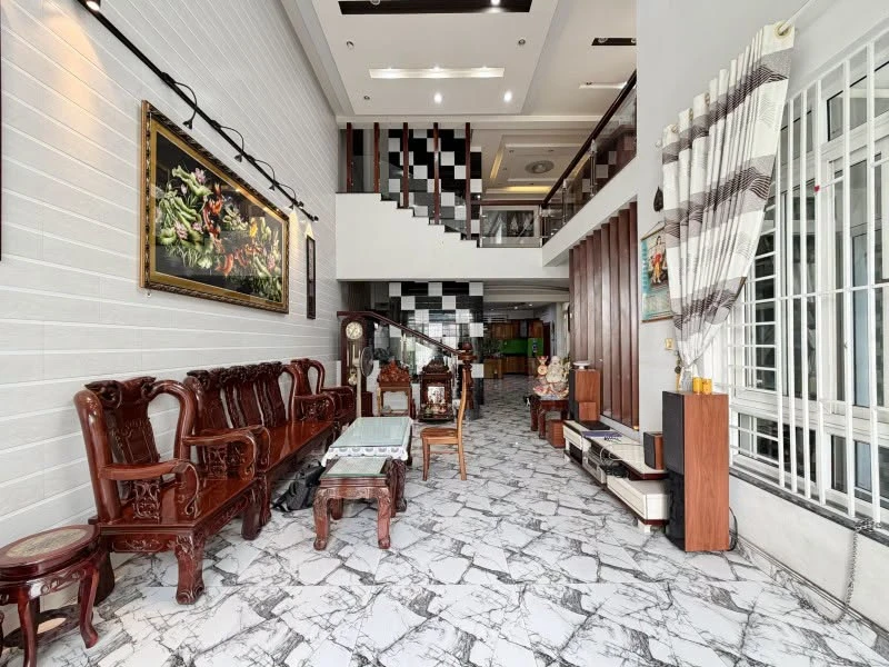 Biệt thự mặt phố 158m² 5 tầng thang máy Nguyễn Bỉnh Khiêm - Ảnh 1