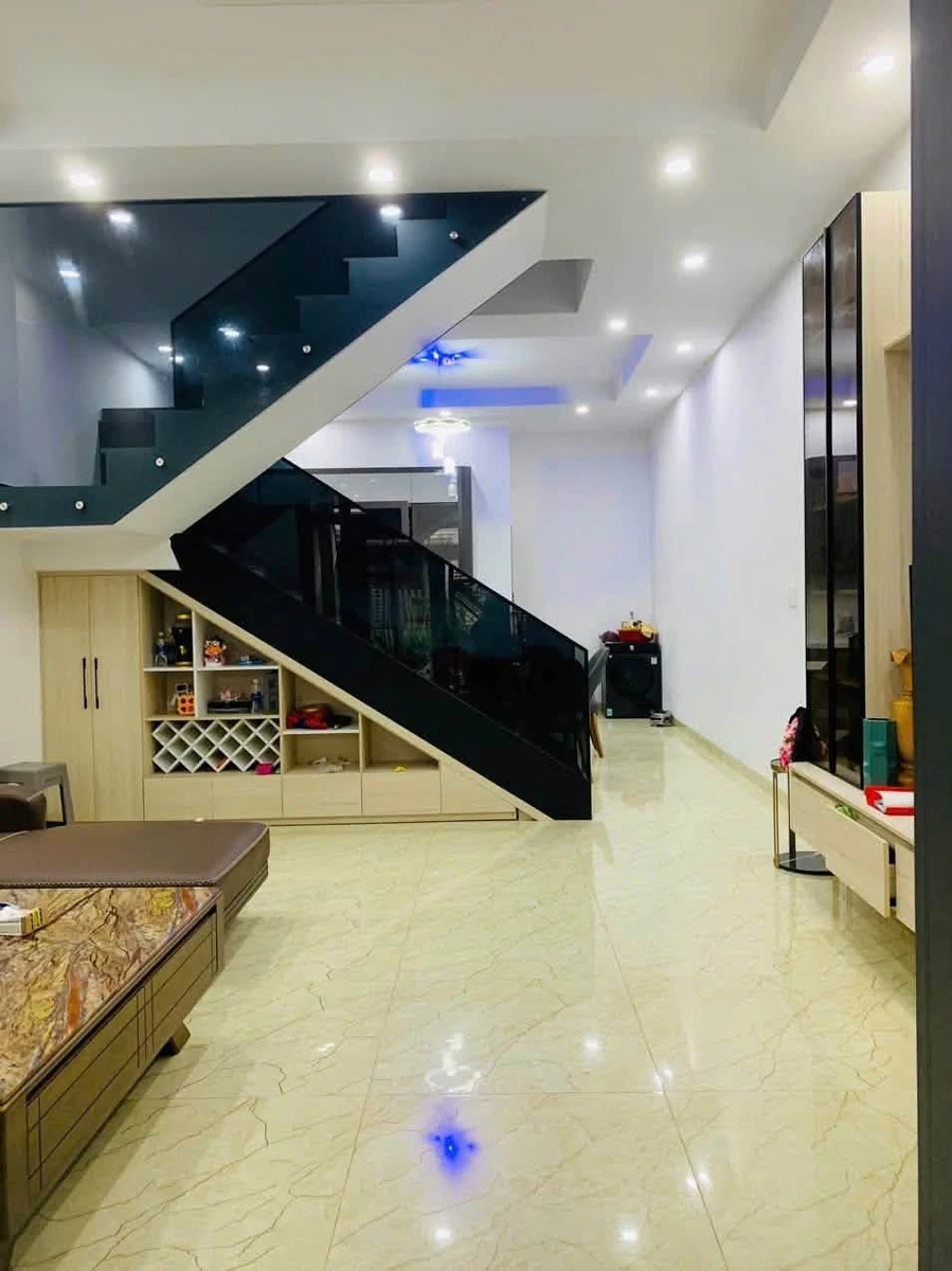 Bán nhà sổ riêng 5 PN, 240m2 đường Mê Linh, Đà Lạt, 7.5 tỷ - Ảnh thu nhỏ 4