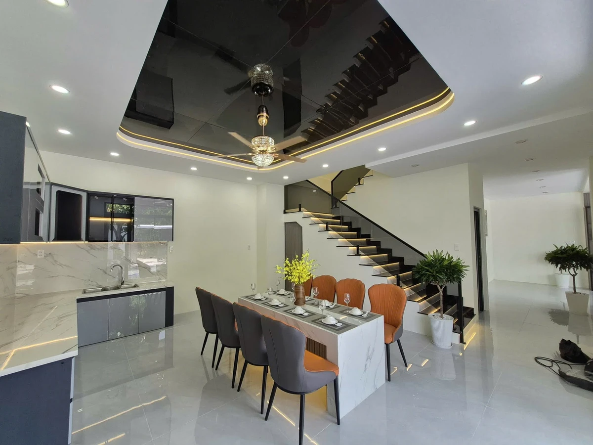 Bán nhà góc 1 trệt 1 lầu mặt tiền 210m2 Quận 1 - Ảnh thu nhỏ 5