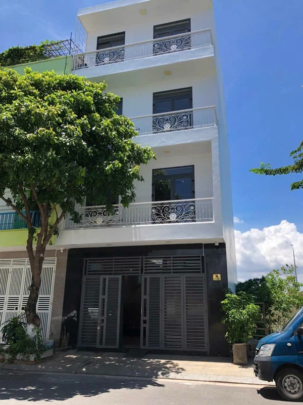 Cho thuê nhà 4 tầng 60m2, 4 phòng ngủ, đầy đủ nội thất tại VCN Phước Long 1, Nha Trang