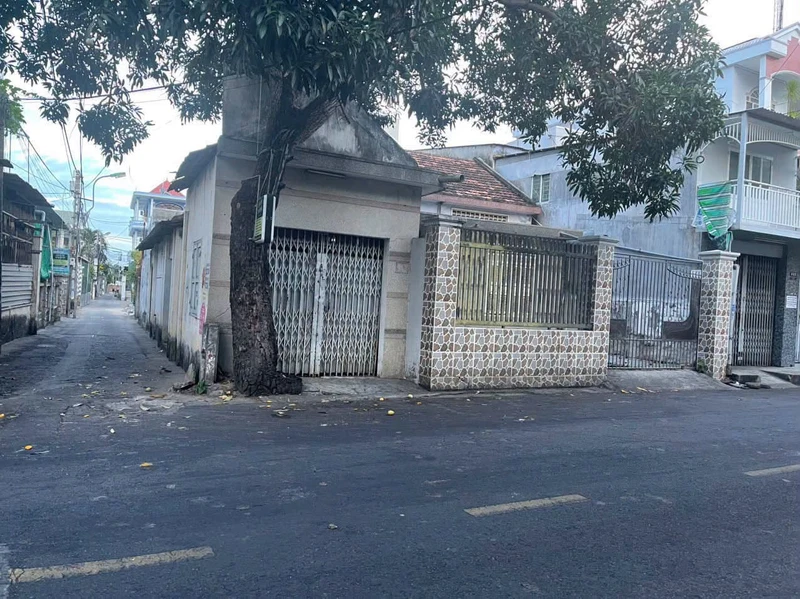 Bán đất lô góc Dương Hiến Quyền, Nha Trang, 301,7m2, 31 tỷ