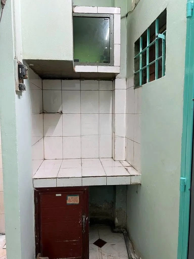 Bán nhà hẻm Đề Thám 24m2, 1 trệt 2 lầu, 3PN, giá 2 tỷ, Phường Cô Giang, Quận 1 - Ảnh 1