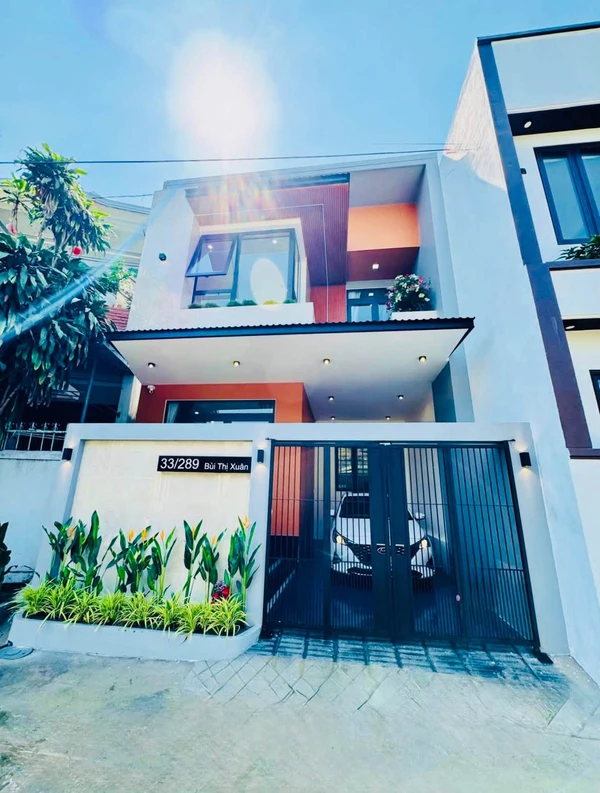 Bán nhà 2 tầng 100m², 3PN full nội thất gần Cầu Nguyễn Hoàng Huế