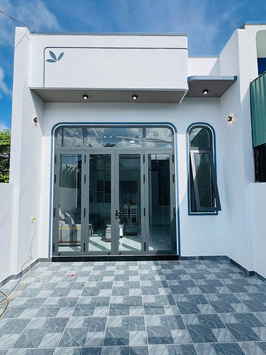 Bán nhà 5x20 (100m2) 2 phòng ngủ, sân ô tô tại Tân Định, Bến Cát, Bình Dương - Ảnh 1