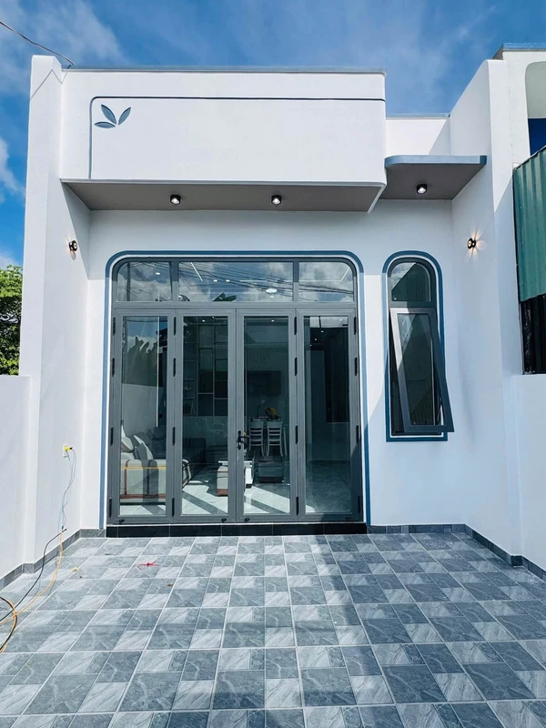 Bán nhà 5x20 (100m2) 2 phòng ngủ, sân ô tô tại Tân Định, Bến Cát, Bình Dương