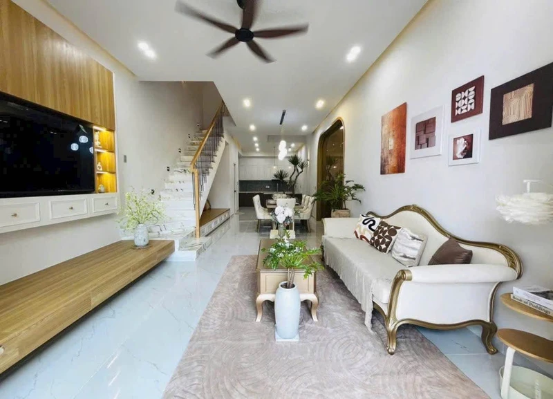 Bán nhà mặt tiền đường Xuân Diệu 4,7x18m, 4 phòng ngủ, full nội thất, gần Đô thị Trung Nguyên
