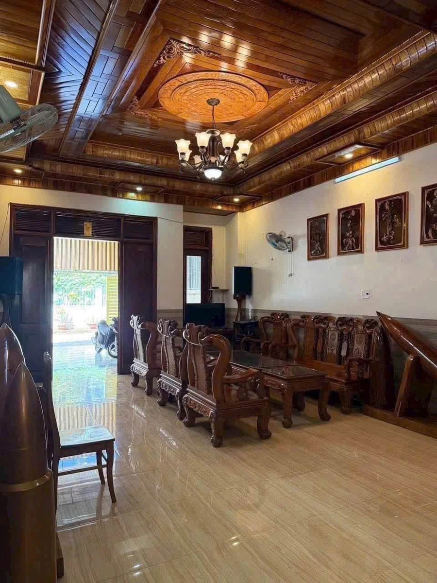 Bán nhà 2 mặt tiền 200m2, 3PN, Buôn Ma Thuột, 5 tỷ 3 - Ảnh 1