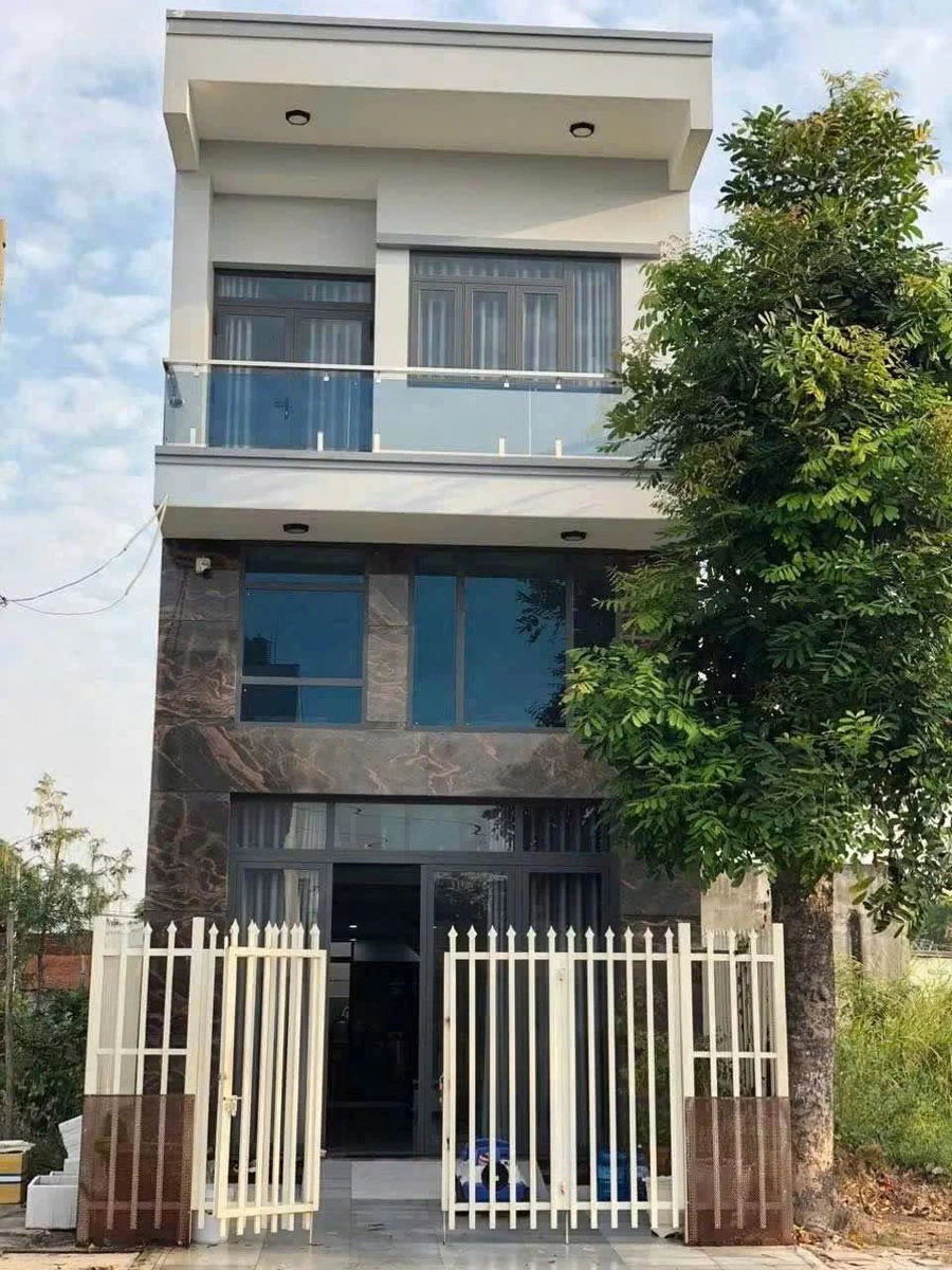 Bán nhà mặt tiền 110m² Bến Lức, Tây Ninh 4,75 tỷ - Ảnh thu nhỏ 2